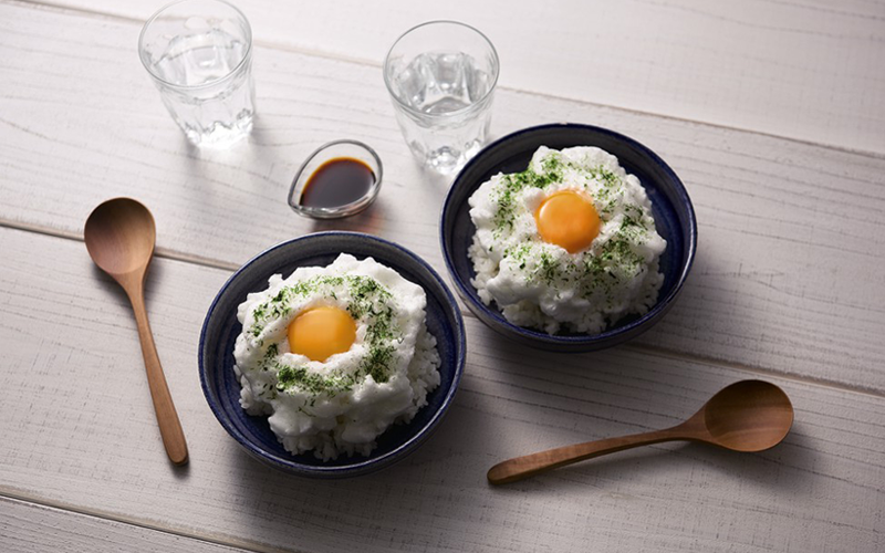 蛋白霜生雞蛋蓋飯